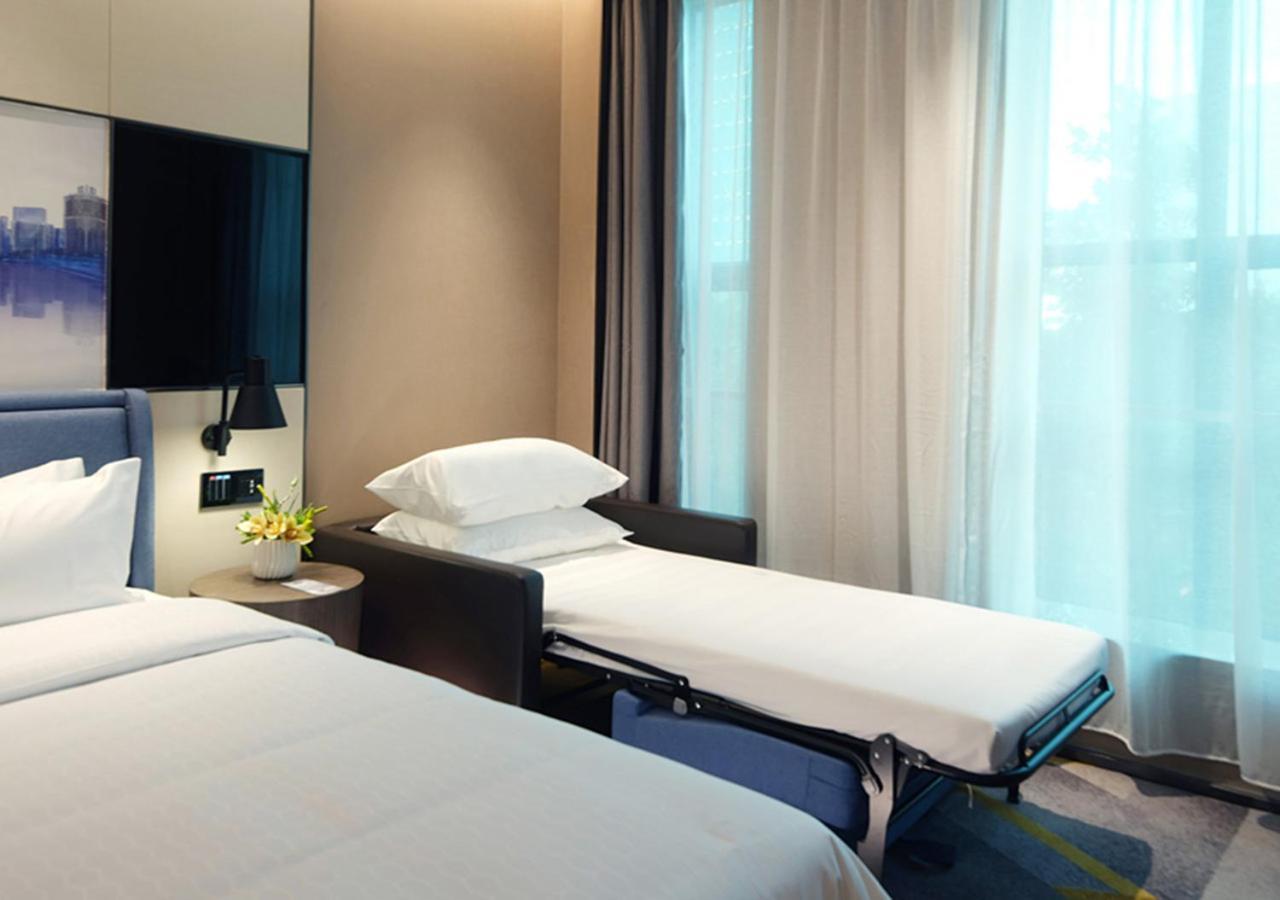 Hampton By Hilton Tianhe Sports Center Hotel 4*